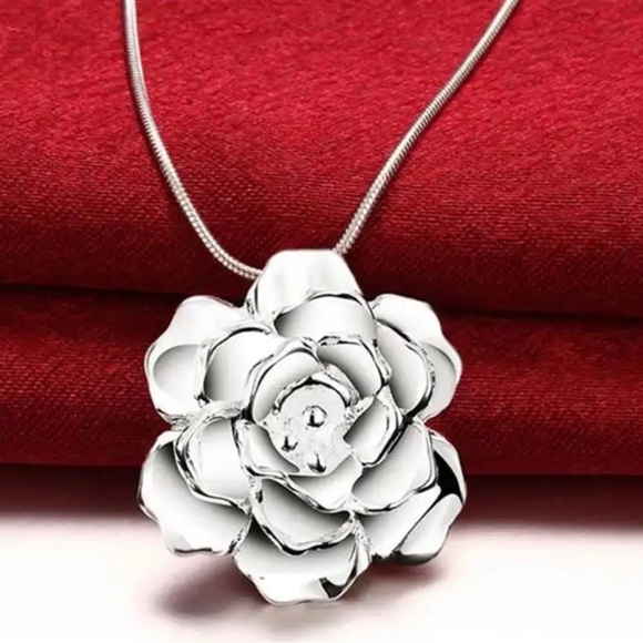 925 Stamped Sterling Silver Dainty Feminine Romantic Rose Pendant Neckla…‎ - Picture 4 of 8